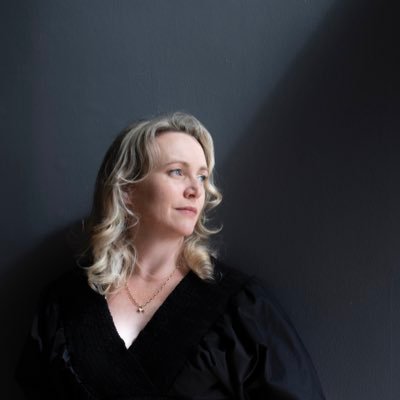 Cristín Leach Profile