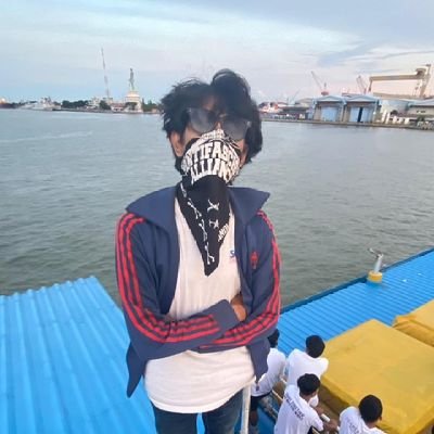 fsxal's profile picture. Tak perlu mencari tahu tentangku, karena aku berusaha untuk tetap tidak terlihat.