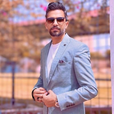 ⚽ معلق رياضي معتمد من الهيئة الوطنية للإعلام للتعليق على قناة النيل واذاعة الشباب والرياضة ومراسل قناة المحور وصحفي بجريدة الكورة والملاعب #مذيع_الكورة 🎤⚽
