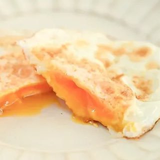 0vermedium's profile picture. 両面焼き、やや半熟の黄身