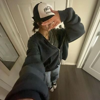 EvyGrinningCat's profile picture. intensa como o sol, incrível como a lua.                             

                      ☪𝓔𝓼𝓬𝓻𝓲𝓽𝓸𝓻𝓪 ✶