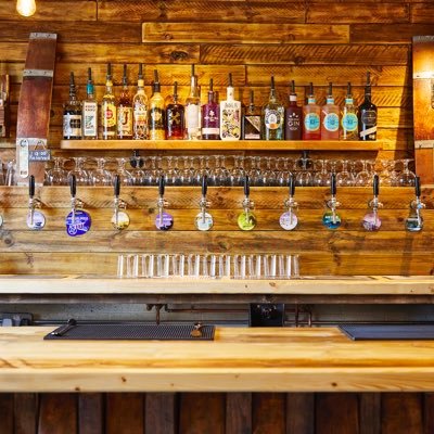 Open 7 days a week, 9.30am ‘til 9pm! Family and doggo friendly venue with great beer, delicious breakfast baps, smash burgers and excellent views! 🍺🍔⛰️