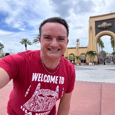 GM @WKGCNews NPR and host of ReelTalk • ❤️s Horror & Theme Parks • Critic @CACF_Critics • Writer • Podcaster 🏒 fan @TBLightning 🗣️ EN/DE ✝️♍️🏳️🌈