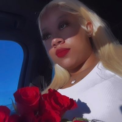 ucantresistme_'s profile picture. 