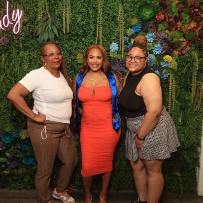 Lakers (30-19 👑) ( ),Steelers,Lebron, CHONI and SPELIVIA are the loves of my life ❤❤