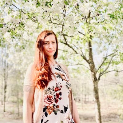 Jess | paranormal fantasy writer 💀🕯️📖 | licensed psychotherapist | gamer nerd on Twitch | neurodivergent