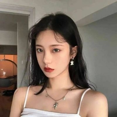 JTengmomo8133's profile picture. 人は、外では、孤独ですが、孤独の喜びも持っています。