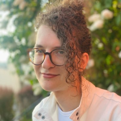 🔡👸🏻 I design typefaces (@tinytypeco) and interactive things. I try to educate (https://t.co/DpTOT2X7Kj). she/her