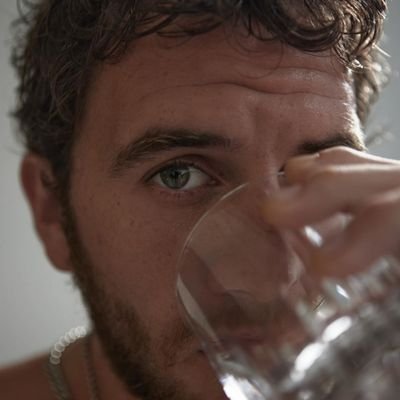 Ya se lo que te pasa, si sos tan solo un niño aunque te hagas el malo te esta faltando cariño.