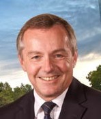 Golf Club Management Consultant & progressive golf club manager who loves the game (as well as his wife & daughter!)