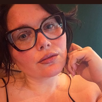 Midwest girl with a West Coast Soul 🦋 Vegan Curator ✨ Emo’s trap 👑 Digital Strategist by day, Event Producer by night ⚡️@emonitela host