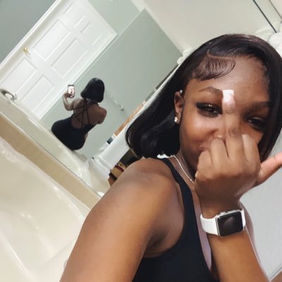 riahsmindd's profile picture. i’m not real... Ig: itsriahmarie_                      don’t worry i hate myself