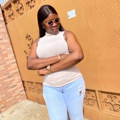 aanuoluwapodor1's profile picture. a professional makeup artist and hairstylist