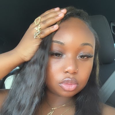 ladyybeendatt's profile picture. personal diary 🫣 🫧🎀🩺💕🥰