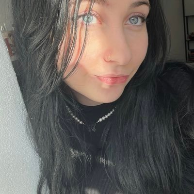 Typicallylaura1's profile picture. Twitch-Streamer