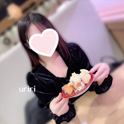 【本垢@uriri_O125凍結🧊】 フォロワーさん3万人戻ってきてください( ߹꒳߹ ) いつまた凍結があるかわからないので🔗からTikTokとInstagramフォローしてくれると嬉しいです🙇♀️❤︎