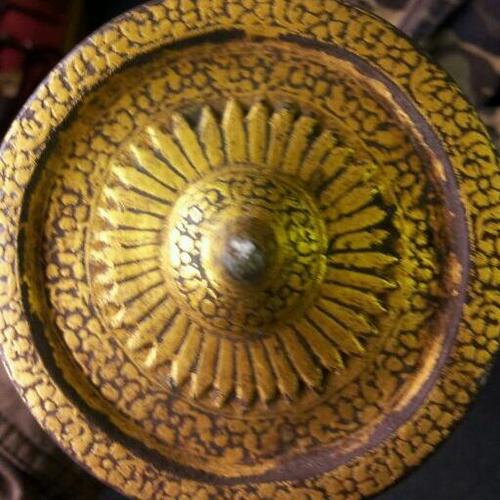 Facilitating the buying and selling of antique arms & armour