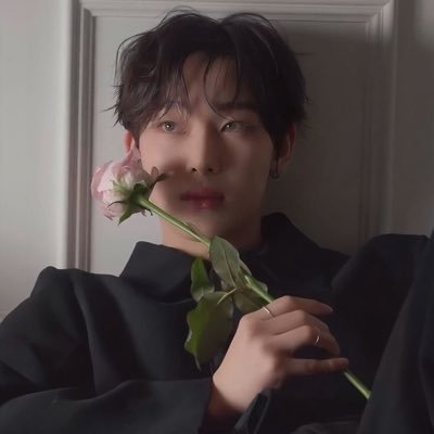 sunszspace's profile picture. 