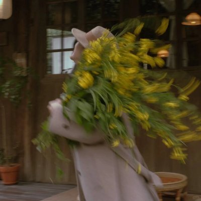 成熟した女性は長年の証人であり、風にも雨にも強い女性です。彼女たちは人生の本当の意味を知恵と優雅さで解釈します。🌼