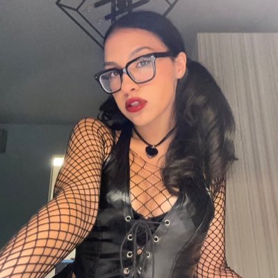 Professional Domme
Pervert
Sadist
Sissy whisperer
Rubber, latex and Leather
Bondage
The only Goddess you should serve from now on.