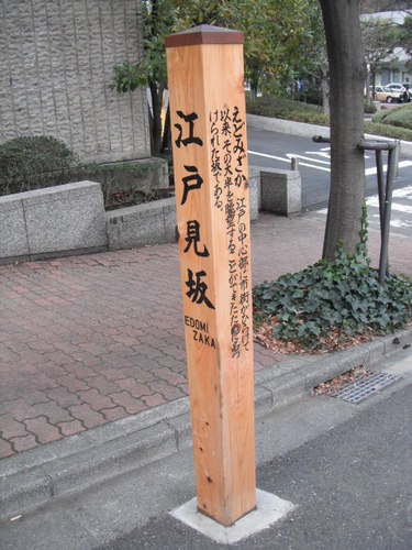 芝居観劇に映画鑑賞に劇場で過ごす空間が好き。
カステラとコーヒーが好き。芋の天ぷらも。
未だ旅人。ロングロングＨＯＬＩＤＡＹ。