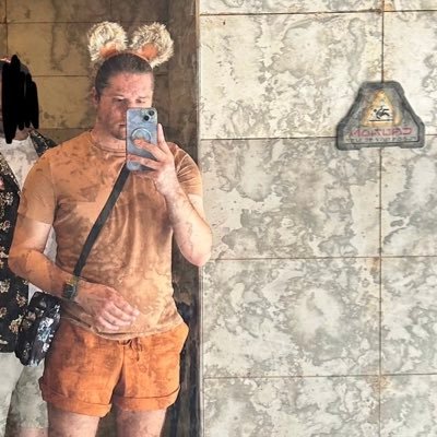your favorite stan’s favorite stan - please don’t take what i TWEET seriously