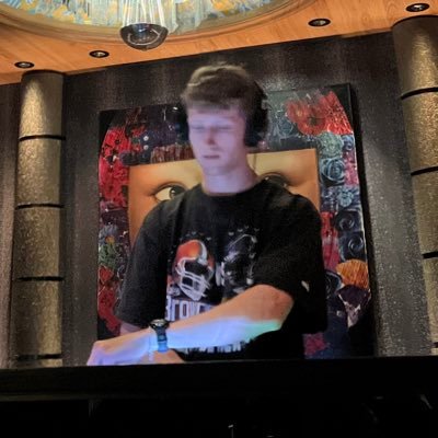 strollingleft's profile picture. Groove enthusiast | based DJ | accountant against my will | mediocre producer