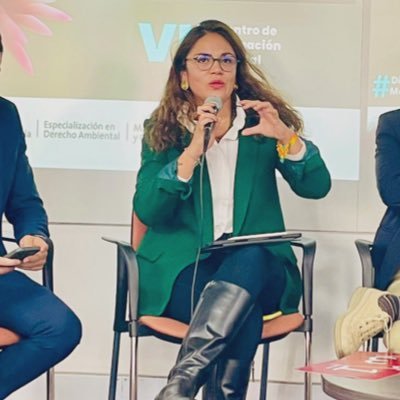 Abogada Boyacense, ambientalista, magister en ordenamiento territorial, Doctora en Geografía. Naturalista en formación. Fiel creyente del pluralismo jurídico.