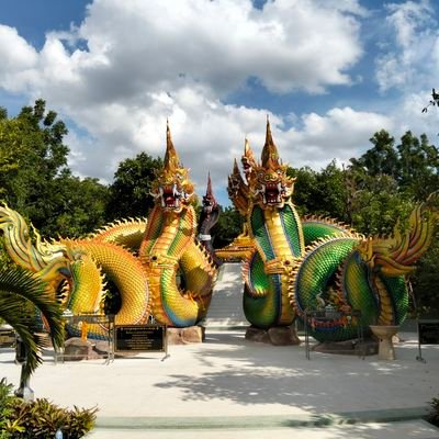 สดใสร่าเริง