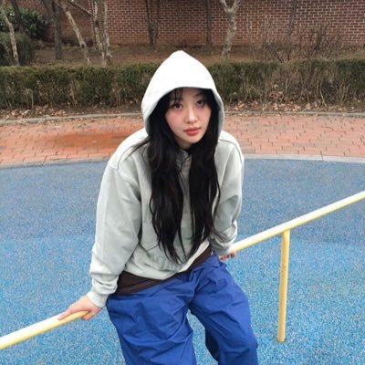 ź¹ė¦½ģøėė ģ”ģ±ė„¼ ģ¢ģķė¤. ā” district 9 #ģ“ė¬ģ i have the biggest crush on zuha.