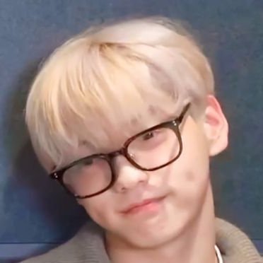 iya_iya_iyaak's profile picture. soobin's hubby (real) but so is 🐻🐰❤ |
ENG VIE JAP