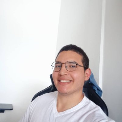 Venezolano, en el pasado romantizaba la matemática, hoy me dedico a la programación. Soy un jugador de videojuegos casual y amante de los viajes.
