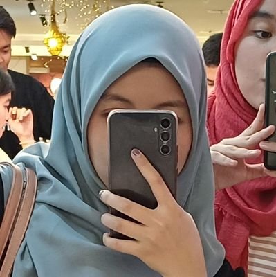 dienahanifaa's profile picture. 