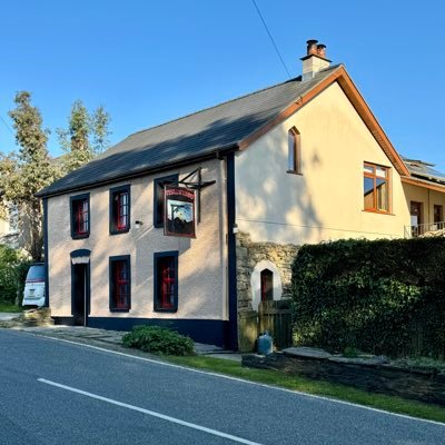 Tafarn unigryw hwyliog a gwybodus/Unique Inn fun and knowledge within. 01239682533 (Straeon Tafarn as seen on TV - Dewi Pws's favourite pub)🏴🍽🍻