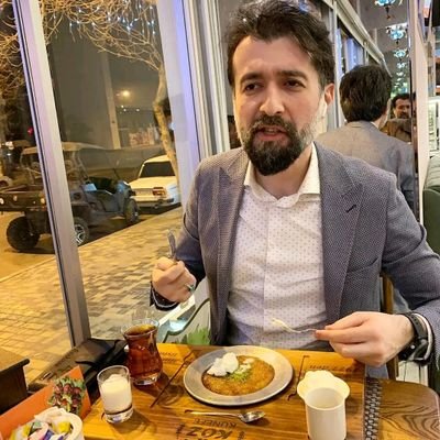 Sono Alberto Carlotti Libero professionista, cordiale, aperto a qualsiasi conversazione. Lottare per il meglio dei due figli che ho. Essere un buon padre è la