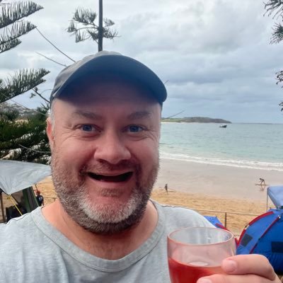 Cricket broadcaster, podcaster & commentator. Subscribe to my podcast: https://t.co/su7qFBjzFF