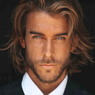 🌍 Engineer • Marketing | ALC | MAD 🇪🇸 Spanish model 🌊 Surf • Snowboard • Adventure