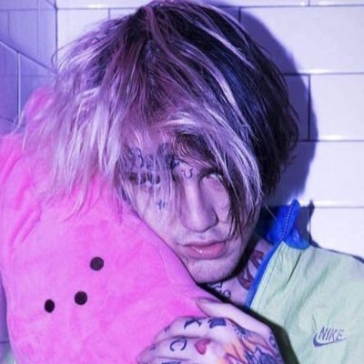 keirbear102's profile picture. stan robert smith                                           “these eyes have seen the strangest things..” -lil peep 💓