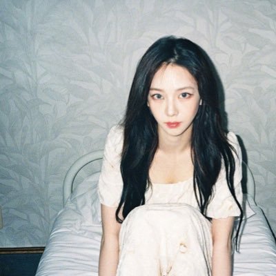 kpopsince18's profile picture. my life is not as easy as yours.