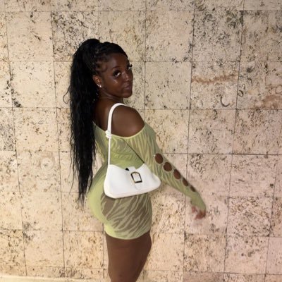 aminaataaaa's profile picture. optimistic || 🇬🇲🇸🇱🇬🇳