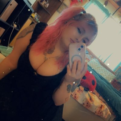 Skye_Reneee's profile picture. ig @skylar_makeup please follow and share I also sell adult content hit me up for pricing