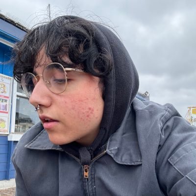nonbinary, genderfluid, trans masc pansexual, neurodivergent commie, resident astrologer ☭