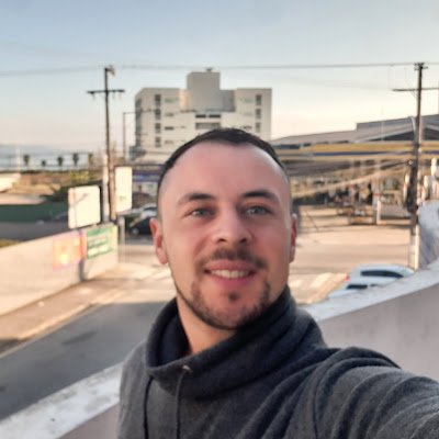 Sou um entusiasta de tecnologia que adora explorar as inovações e compartilhar meu conhecimento com a comunidade. Acredito que a tecnologia gera valor