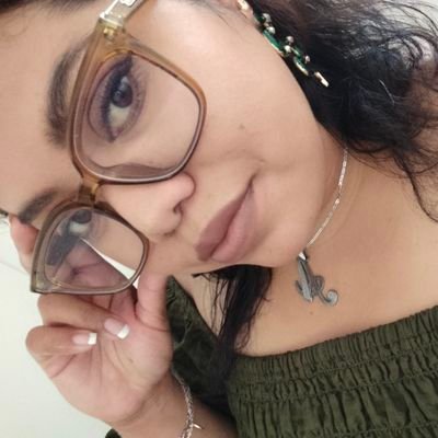 AnizLoredo's profile picture. Sincera, amante de la lectura, el cafe y el chocolate. Decidida, dedicada y enamorada