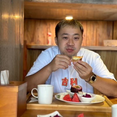 Joooooeyen's profile picture. 哩賀
