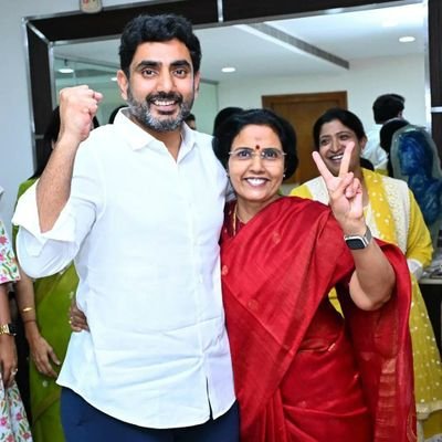#TDPtwitter🚲🚲🚲 గత 45 ⏳ఏళ్లుగా టీడీపీ పార్టీ జెండా తన భుజాల పైన వేసుకొని సంతోషంగా ఎవరికి తలవంచని కార్యకర్త బిడ్డని @Lokesh✌️💛ఆన్న అభిమానిని🔥