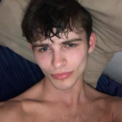 Bachelors in Biology 🧬Newcastle UK 🏳️🌈 Artist 🎨 Check out my links: https://t.co/DIlpbLzdMy 🔗 Message on instagram: brad_bennett__ ♥️
