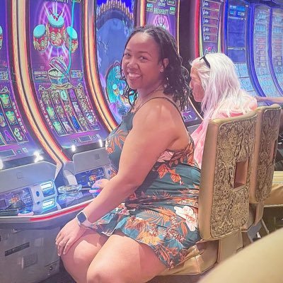 a Beyoncé/Ariana/ChloexHalle stan account.