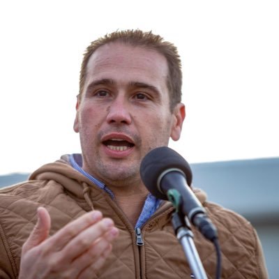 Diputado provincial de Chubut. Secretario General CGT Saúl Ubaldini. Presidente PJ Chubut. Comodorense, patagónico, viajante y peronista.