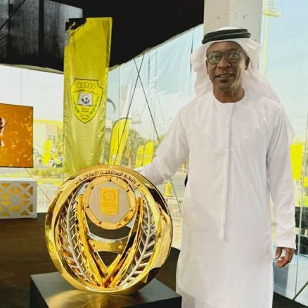 لاعب نادي الوصل السابق ناقد ومحلل رياضي
الإمارات وطني الإمبراطور سر سعادتي